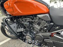 Harley Davidson Pan America 1250 2021+ Remplissage Latéral du Réservoir en Fibre de Carbone Motif Twill